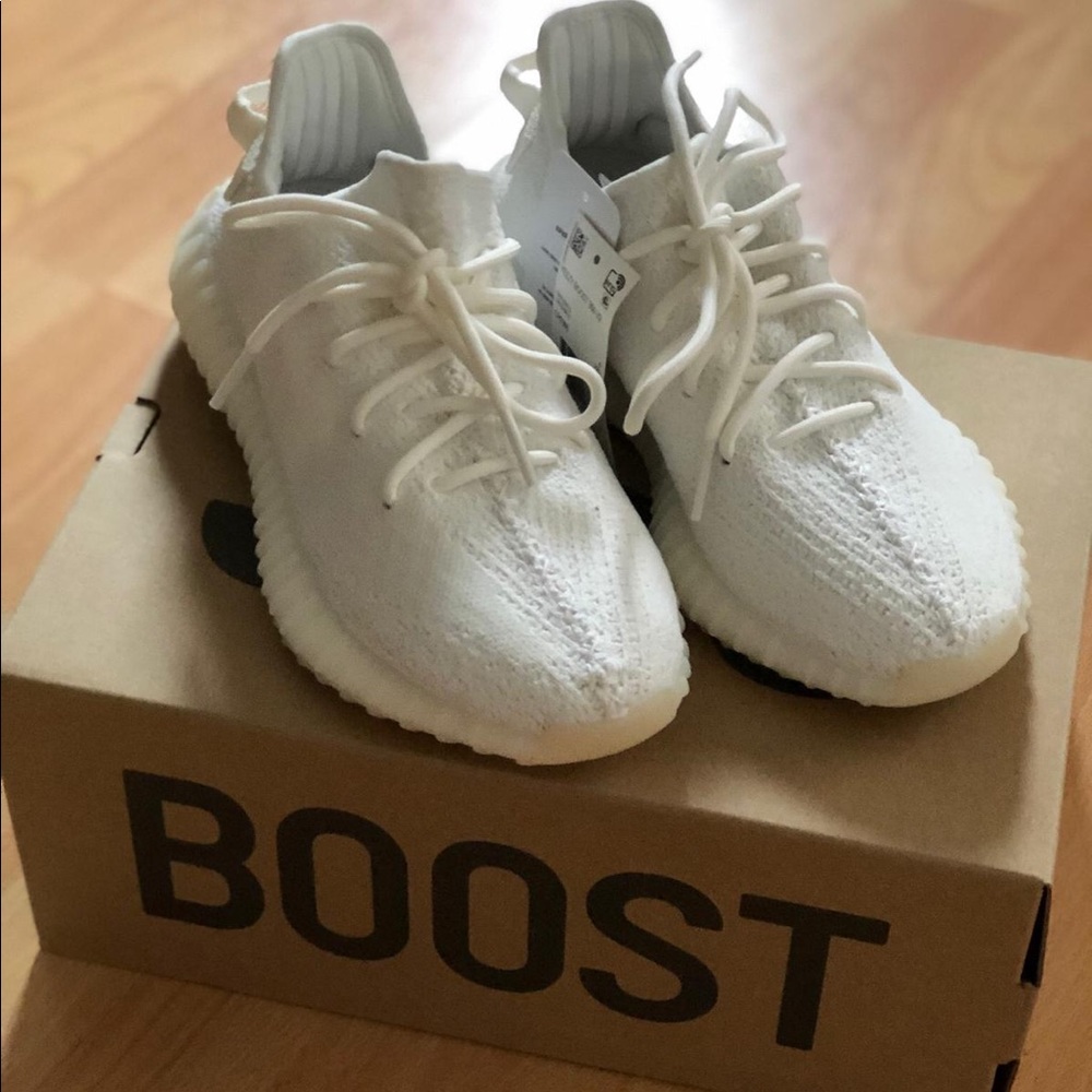 Yeezys BOOST V2 350 TRIPLE WHITE size 6.5 (mens)